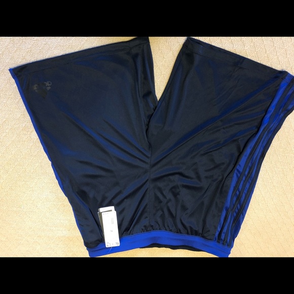 D2M 3 stripe shorts - Picture 2 of 3